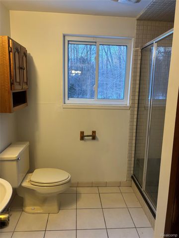 6099 Brookwood Drive, Burton, MI 48509