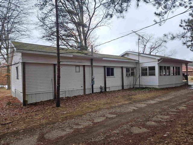 4191 W Arthur Road, Harrison, MI 48625