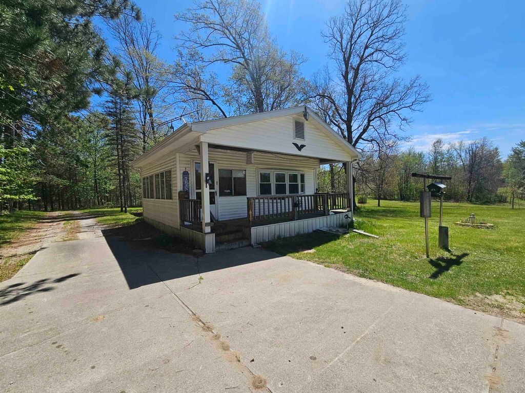 4191 W Arthur Road, Harrison, MI 48625