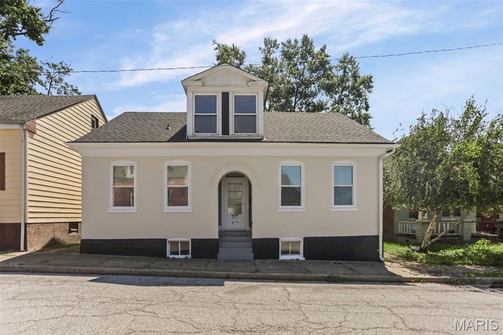 312 S Jackson Street, Belleville, IL 62220