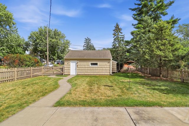 601 6th Avenue S, Hopkins, MN 55343