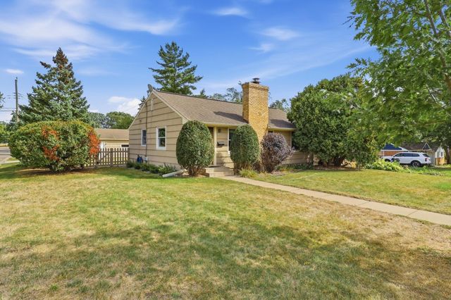 601 6th Avenue S, Hopkins, MN 55343