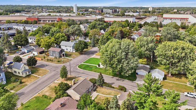 601 6th Avenue S, Hopkins, MN 55343