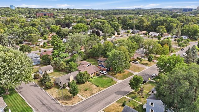 601 6th Avenue S, Hopkins, MN 55343