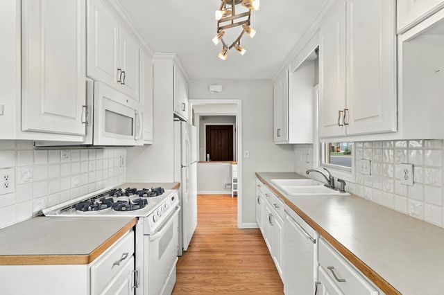 601 6th Avenue S, Hopkins, MN 55343