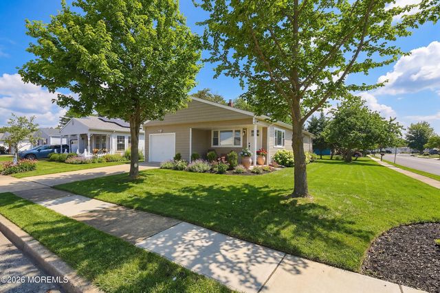 139 Torrey Pines Drive, Toms River, NJ 08757