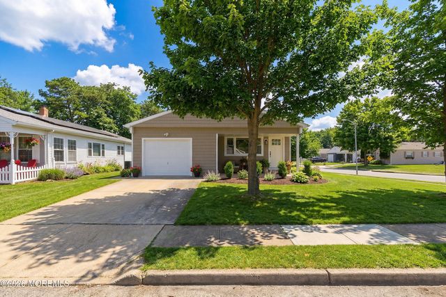 139 Torrey Pines Drive, Toms River, NJ 08757