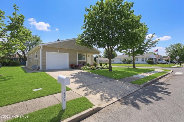 139 Torrey Pines Drive, Toms River, NJ 08757