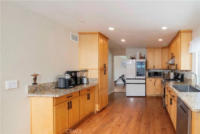 1452 GRANADA AVENUE, Corona, CA 92878