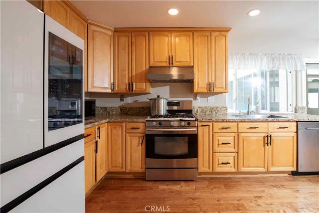 1452 GRANADA AVENUE, Corona, CA 92878