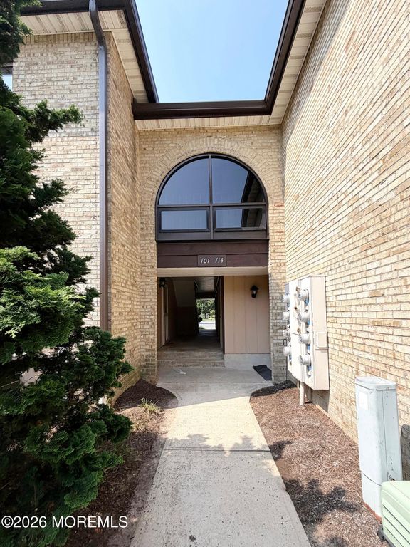 704 Wellington Place, Matawan, NJ 07747
