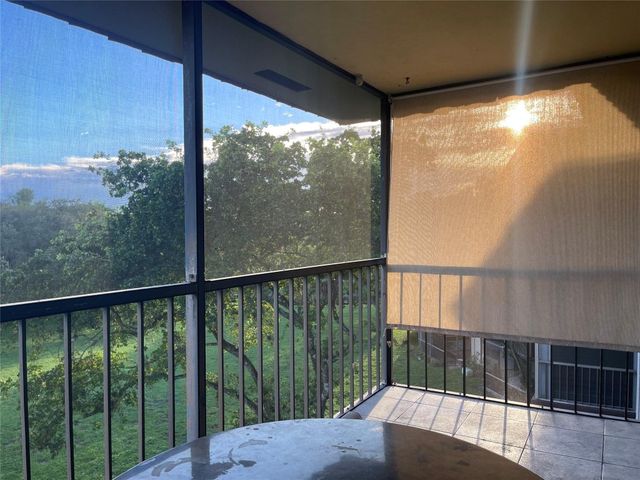 6300 S Falls Circle Drive 412, Lauderhill, FL 33319