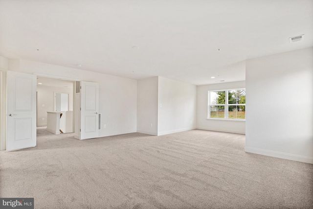 20821 BROOKE KNOLLS RD, Gaithersburg, MD 20882