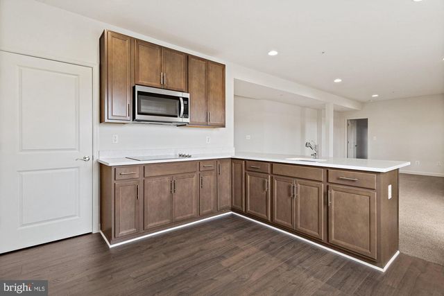 20821 BROOKE KNOLLS RD, Gaithersburg, MD 20882