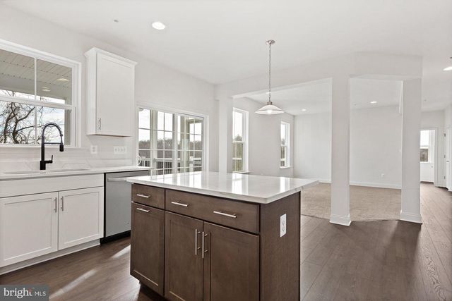 20821 BROOKE KNOLLS RD, Gaithersburg, MD 20882