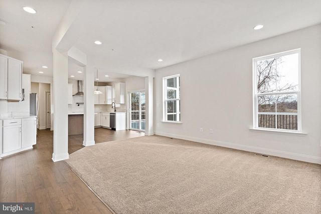 20821 BROOKE KNOLLS RD, Gaithersburg, MD 20882