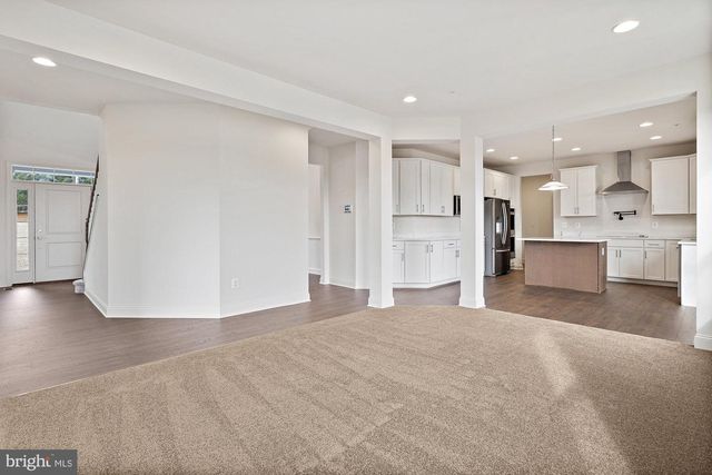 20821 BROOKE KNOLLS RD, Gaithersburg, MD 20882