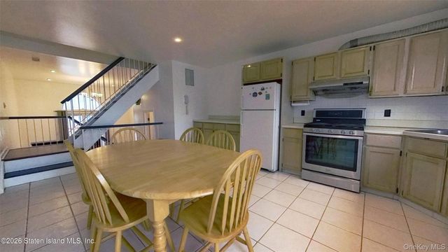 41 Simmons Loop, Staten Island, NY 10314
