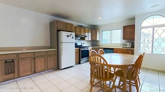 41 Simmons Loop, Staten Island, NY 10314