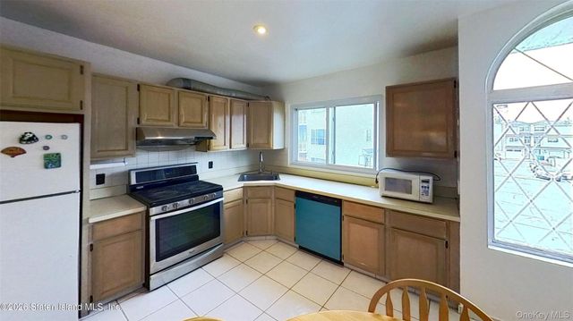 41 Simmons Loop, Staten Island, NY 10314