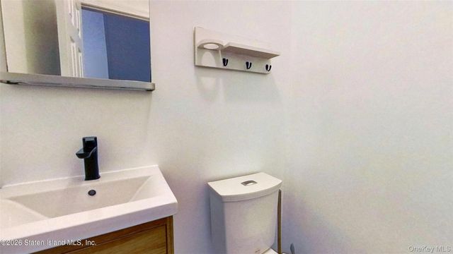 41 Simmons Loop, Staten Island, NY 10314