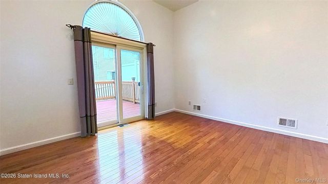 41 Simmons Loop, Staten Island, NY 10314