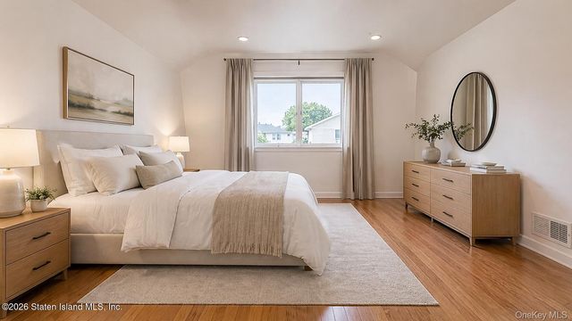 41 Simmons Loop, Staten Island, NY 10314