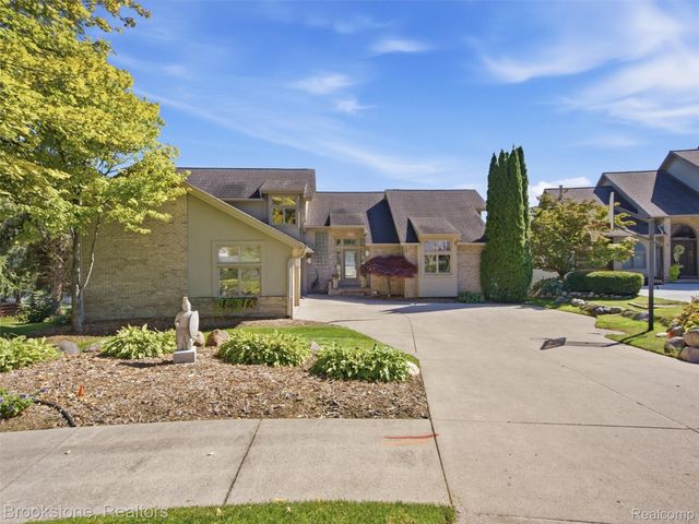 2613 Cove Bay Drive, Waterford Charter Township, MI 48329