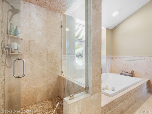 2613 Cove Bay Drive, Waterford Charter Township, MI 48329