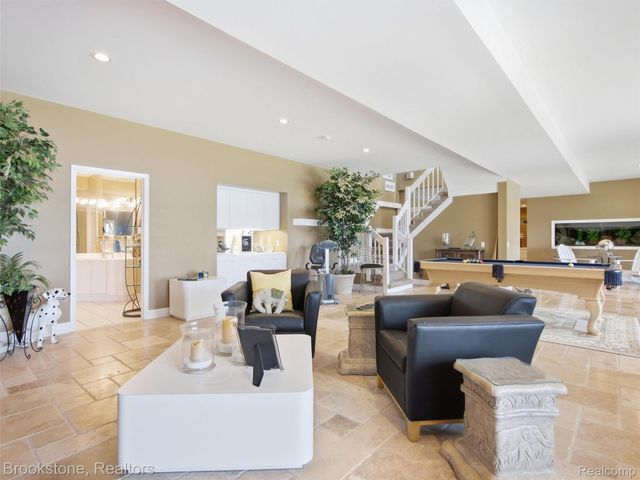 2613 Cove Bay Drive, Waterford Charter Township, MI 48329