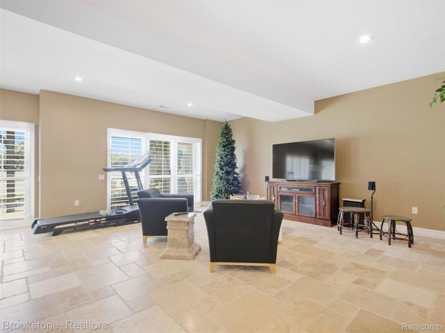 2613 Cove Bay Drive, Waterford Charter Township, MI 48329