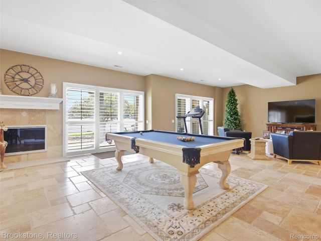 2613 Cove Bay Drive, Waterford Charter Township, MI 48329