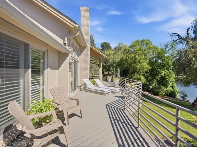 2613 Cove Bay Drive, Waterford Charter Township, MI 48329
