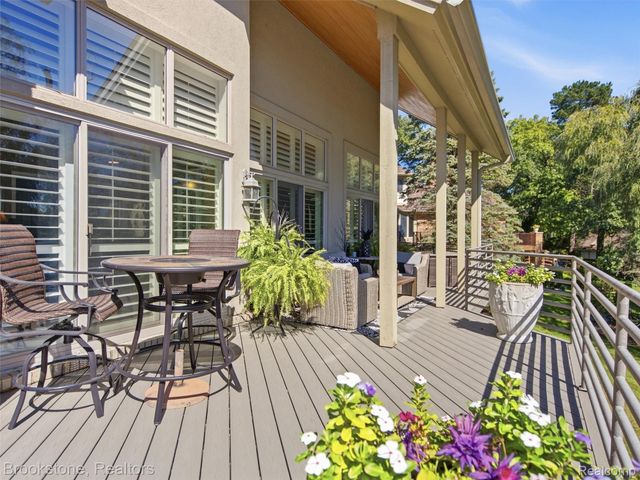 2613 Cove Bay Drive, Waterford Charter Township, MI 48329