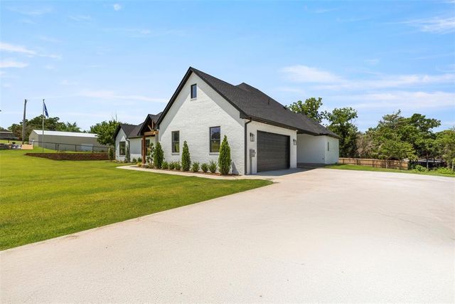 2884 Springridge Road, Guthrie, OK 73044