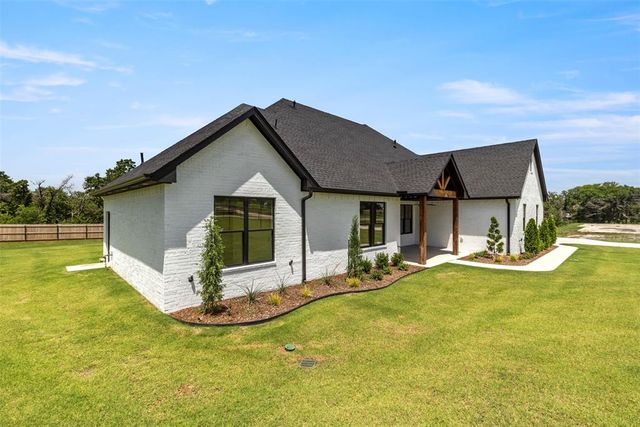 2884 Springridge Road, Guthrie, OK 73044
