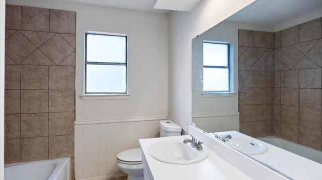 2102 E Timberview Lane, Arlington, TX 76014