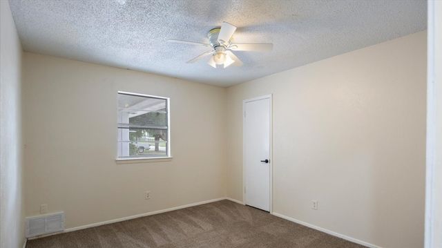 2102 E Timberview Lane, Arlington, TX 76014