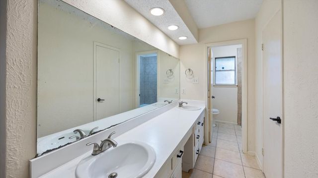 2102 E Timberview Lane, Arlington, TX 76014