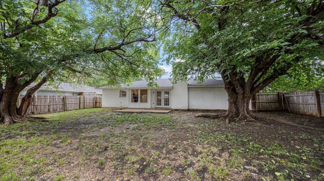 2102 E Timberview Lane, Arlington, TX 76014