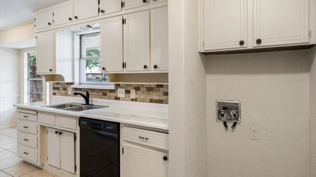 2102 E Timberview Lane, Arlington, TX 76014