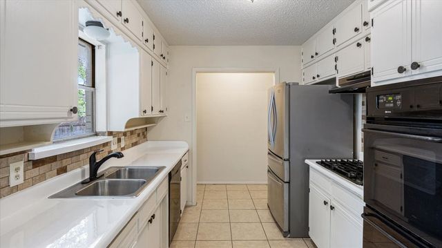 2102 E Timberview Lane, Arlington, TX 76014