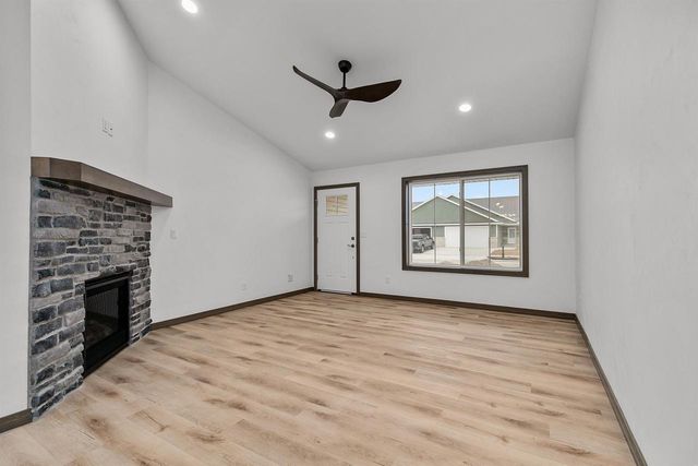 505 FOUNDERS WAY, Little Chute, WI 54140