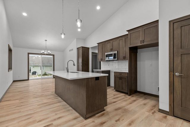 505 FOUNDERS WAY, Little Chute, WI 54140