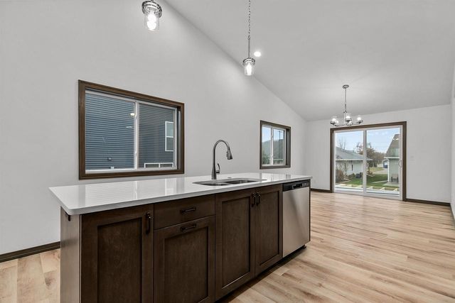 505 FOUNDERS WAY, Little Chute, WI 54140