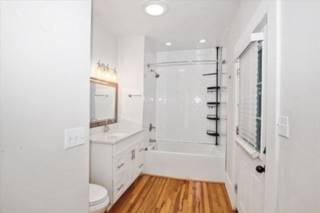 35 Oak Ave 1, Worcester, MA 01605