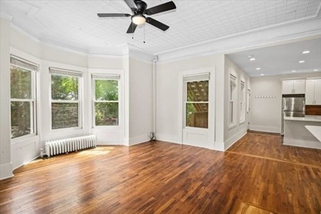 35 Oak Ave 1, Worcester, MA 01605
