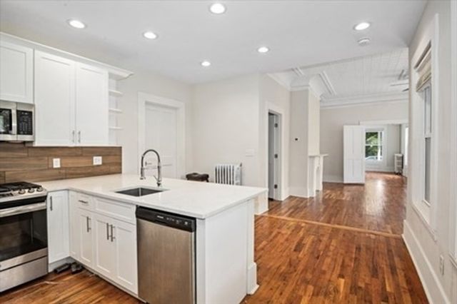 35 Oak Ave 1, Worcester, MA 01605