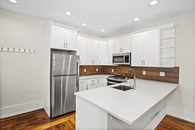 35 Oak Ave 1, Worcester, MA 01605