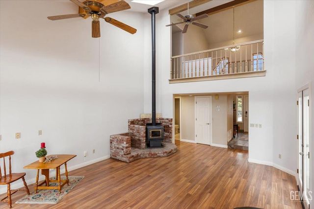 24050 Jacaranda Drive, Tehachapi, CA 93561